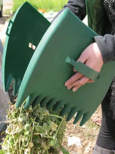 Lightweight Leaf scoops, Hand Rakes, Grabber Tool Claws Portable 1 Pair for Garden Cleaning Lawn Debris Grass Clippings Yard