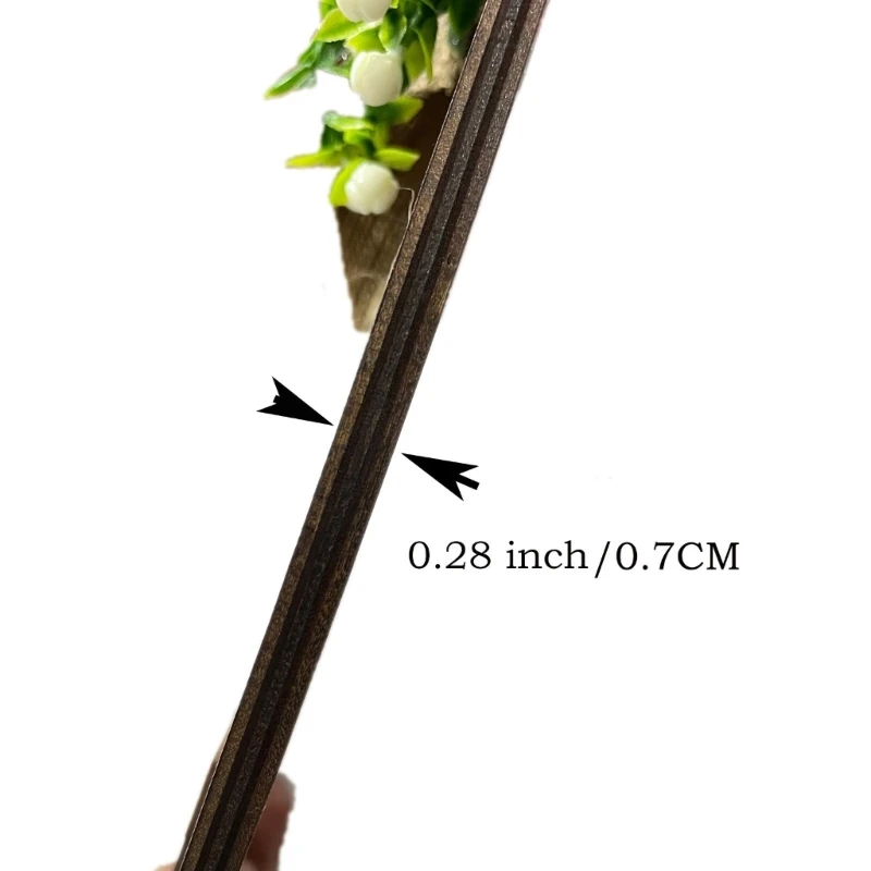 Christmas Wreath with Hello Sign for Indoor and Outdoor Decorations - Image 5